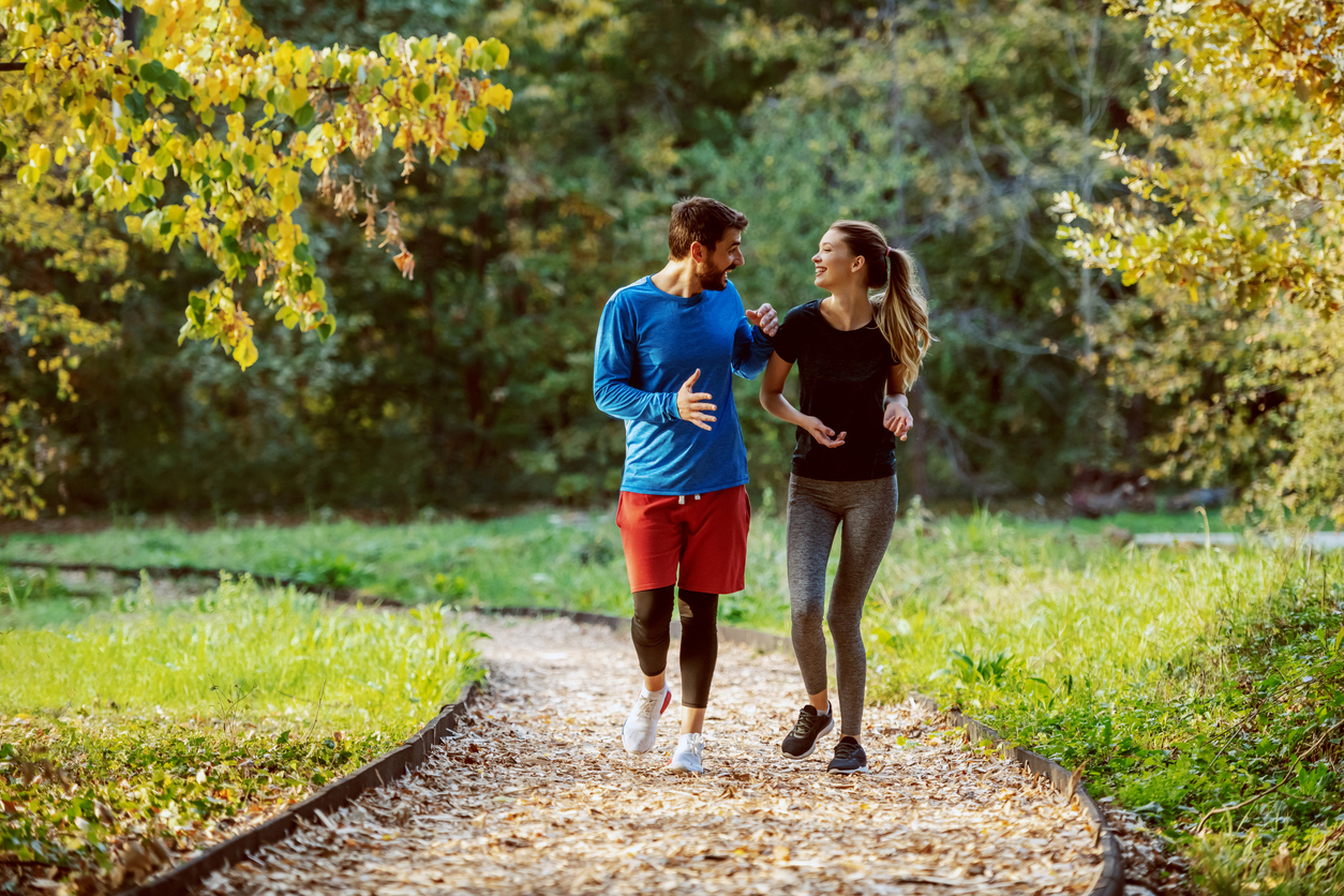 Two energetic people enjoying a walk outside thanks to a healthy diet after bariatric surgery